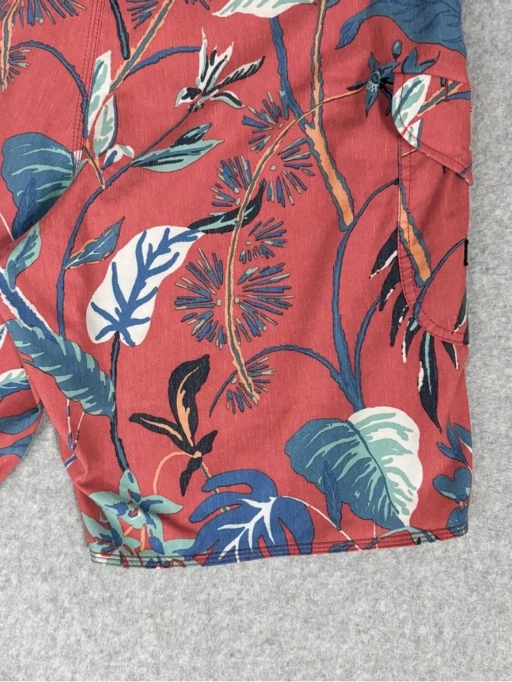 VISSLA Red Coral Floral Men's Swim Board Shorts Swim Trunks Tropical Size 36 - Picture 9 of 14